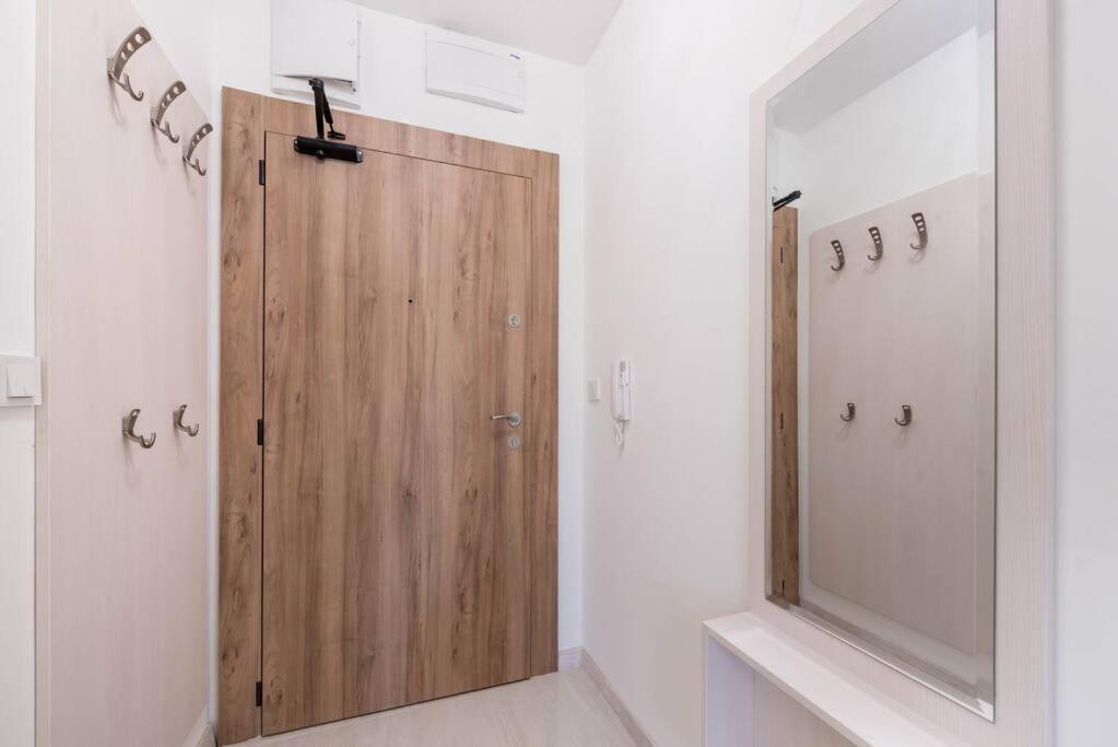 Labyrinth Apartment - Free Parking Space Included Варна Екстер'єр фото
